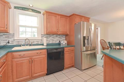 69 Lincoln Rd, Sutton, MA 01590 photo 4