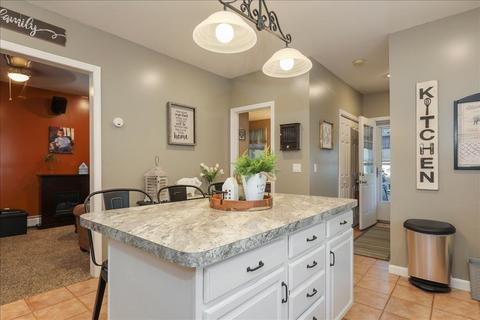 7 Warwick St, New Bedford, MA 02740 photo 2