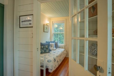 26 Thurston Point Rd, Gloucester, MA 01930 photo 11
