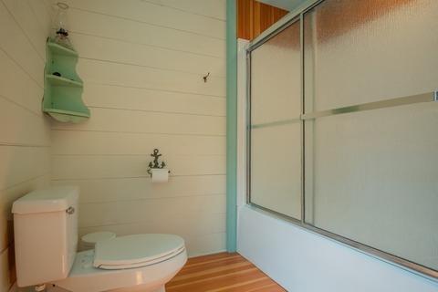 26 Thurston Point Rd, Gloucester, MA 01930 photo 13