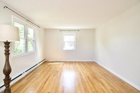 75 Rosella St, Springfield, MA 01118 photo 9