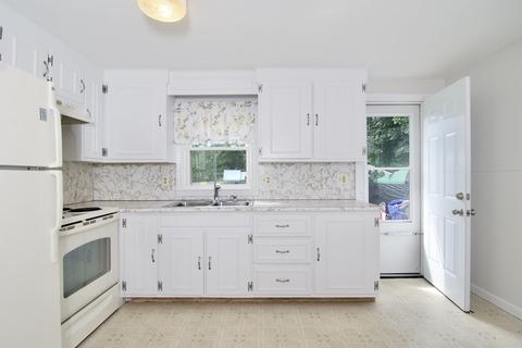 75 Rosella St, Springfield, MA 01118 photo 3