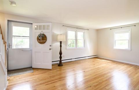 75 Rosella St, Springfield, MA 01118 photo 8