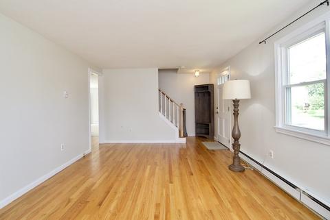 75 Rosella St, Springfield, MA 01118 photo 11