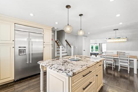 7 Donegal Cir, Danvers, MA 01923 photo 5
