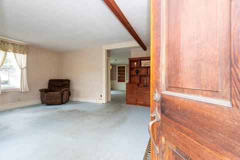 13 Prospect St, Georgetown, MA 01833 photo 4
