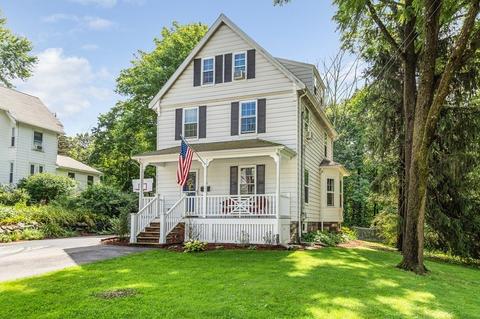30 Avon St, Reading, MA 01867 photo 1
