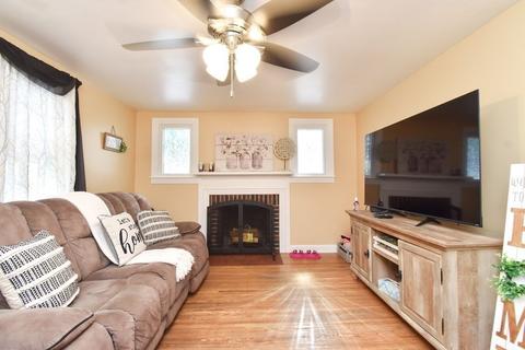 198 Russell St, Springfield, MA 01104 photo 4