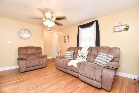 198 Russell St, Springfield, MA 01104 photo 2