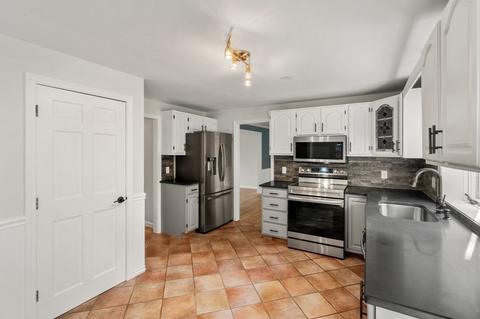23 Puddingstone Ln, Mendon, MA 01756 photo 9