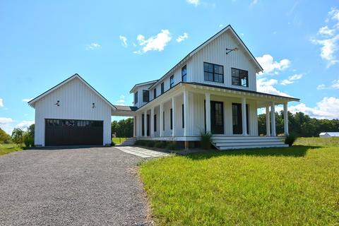 111 Christian Hl, Upton, MA 01568 photo 1