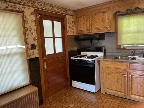 28 Harwich St, Worcester, MA 01607 photo 2
