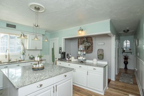 73 Clayton St, Fall River, MA 02723 photo 3