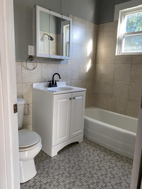 661 Lawton St, Fall River, MA 02721 photo 4