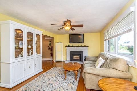 42 Parkview Rd, Reading, MA 01867 photo 4