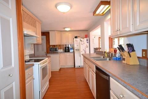 77 Kerry Dr, Springfield, MA 01118 photo 9