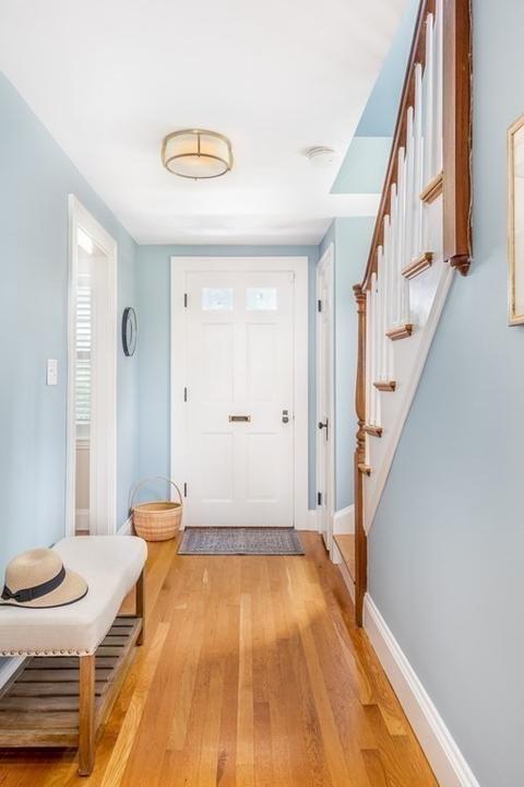 30 Pond St, Marblehead, MA 01945 photo 3