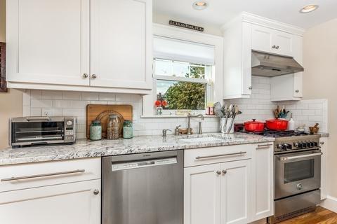 30 Pond St, Marblehead, MA 01945 photo 5