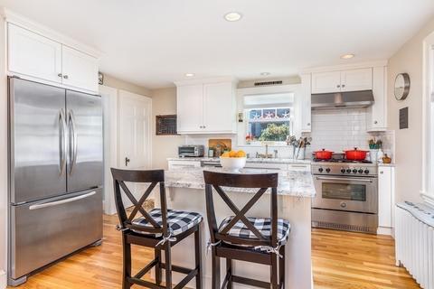 30 Pond St, Marblehead, MA 01945 photo 4