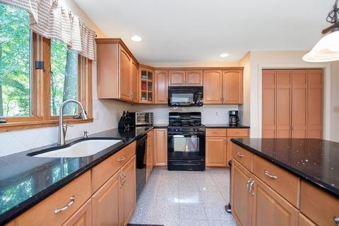 27 Bunker Cir, East Longmeadow, MA 01028 photo 13