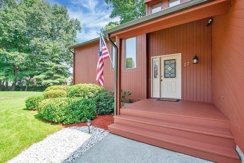 27 Bunker Cir, East Longmeadow, MA 01028 photo 2