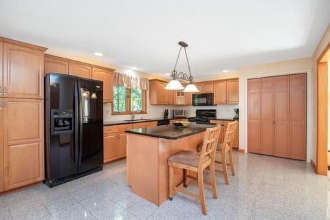 27 Bunker Cir, East Longmeadow, MA 01028 photo 11