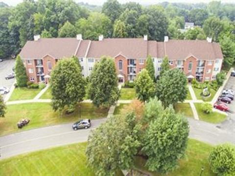 22 Maple Crest Cir #E, Holyoke, MA 01040 photo 2