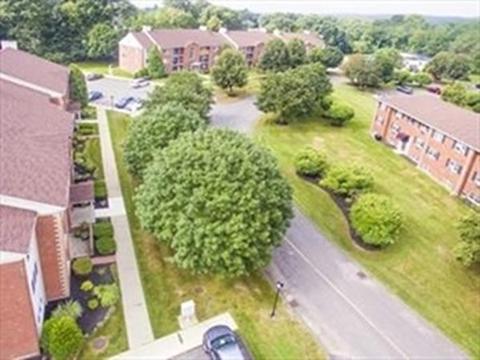 32 Maple Crest Cir #E, Holyoke, MA 01040 photo 2