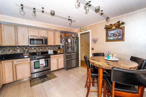 145 Overlook Dr, Raynham, MA 02767 photo 11
