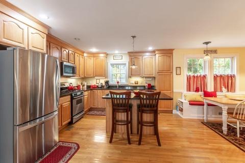 154 Laurel Dr, Needham, MA 02492 photo 17