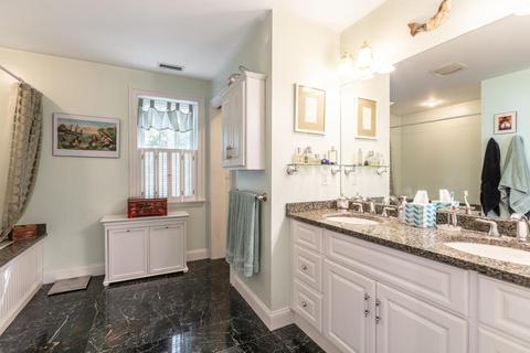 154 Laurel Dr, Needham, MA 02492 photo 24
