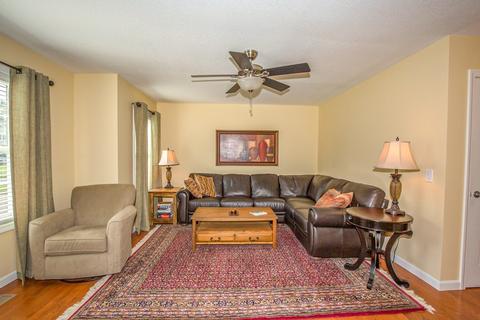 14 Dianna Dr, Springfield, MA 01104 photo 4