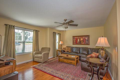 14 Dianna Dr, Springfield, MA 01104 photo 3