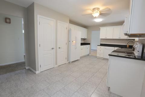 81 Coolidge, Fall River, MA 02720 photo 4