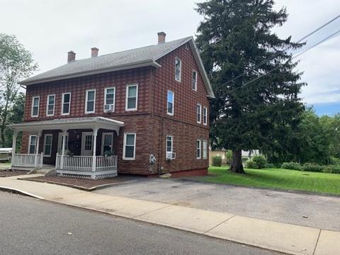 31 Williams St, Ware, MA 01082 photo 2
