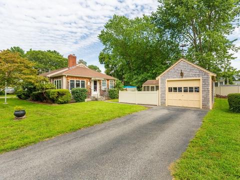 16 Chestnut St, Wareham, MA 02571 photo 2