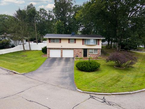 6 Blue Stone Dr, Woonsocket, RI 02895 photo 1