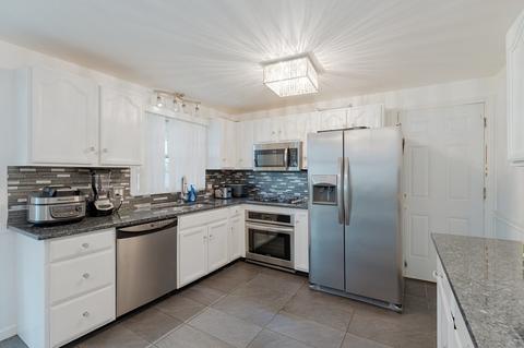 6 Blue Stone Dr, Woonsocket, RI 02895 photo 3