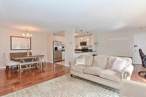 4700 N Main St #6J, Fall River, MA 02720 photo 2