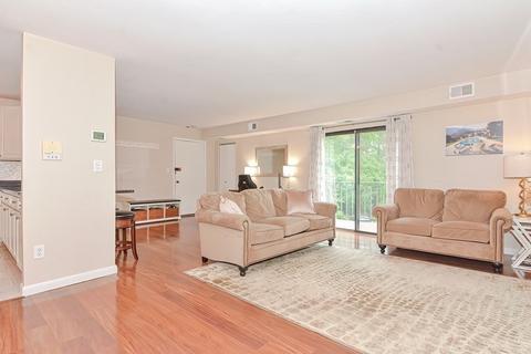 4700 N Main St #6J, Fall River, MA 02720 photo 7