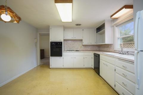 80 Harrow Rd, Springfield, MA 01118 photo 5