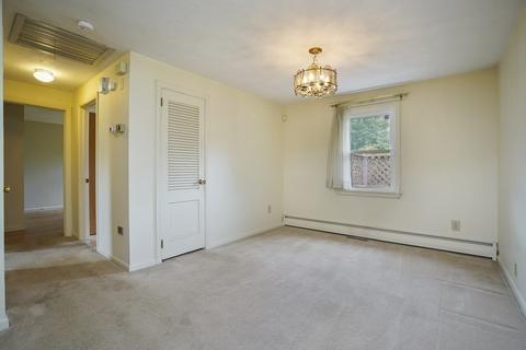 80 Harrow Rd, Springfield, MA 01118 photo 9