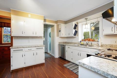 25 Meredith St, Springfield, MA 01108 photo 9