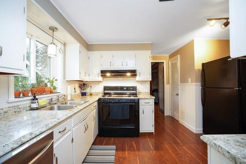 25 Meredith St, Springfield, MA 01108 photo 8