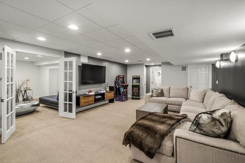8 Great Plain Ave, Wellesley, MA 02482 photo 37