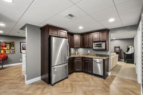8 Great Plain Ave, Wellesley, MA 02482 photo 41