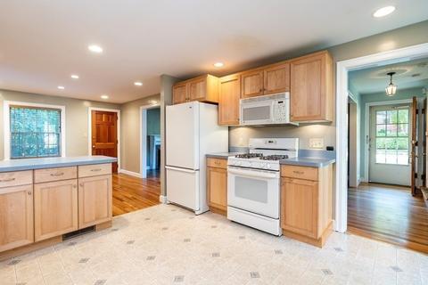 855 Dickinson St, Springfield, MA 01108 photo 10