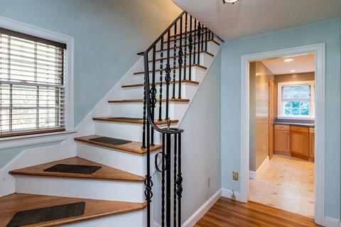 855 Dickinson St, Springfield, MA 01108 photo 4