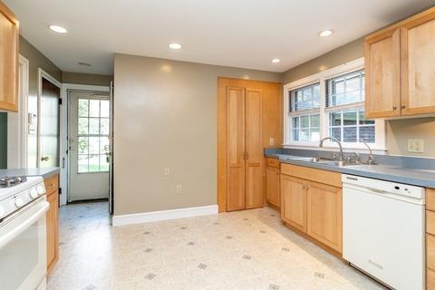 855 Dickinson St, Springfield, MA 01108 photo 12
