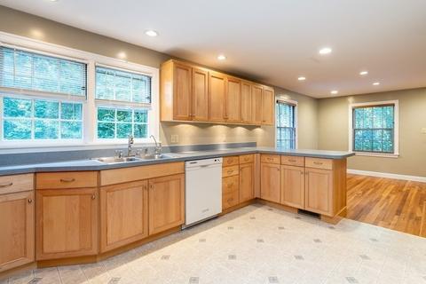 855 Dickinson St, Springfield, MA 01108 photo 9